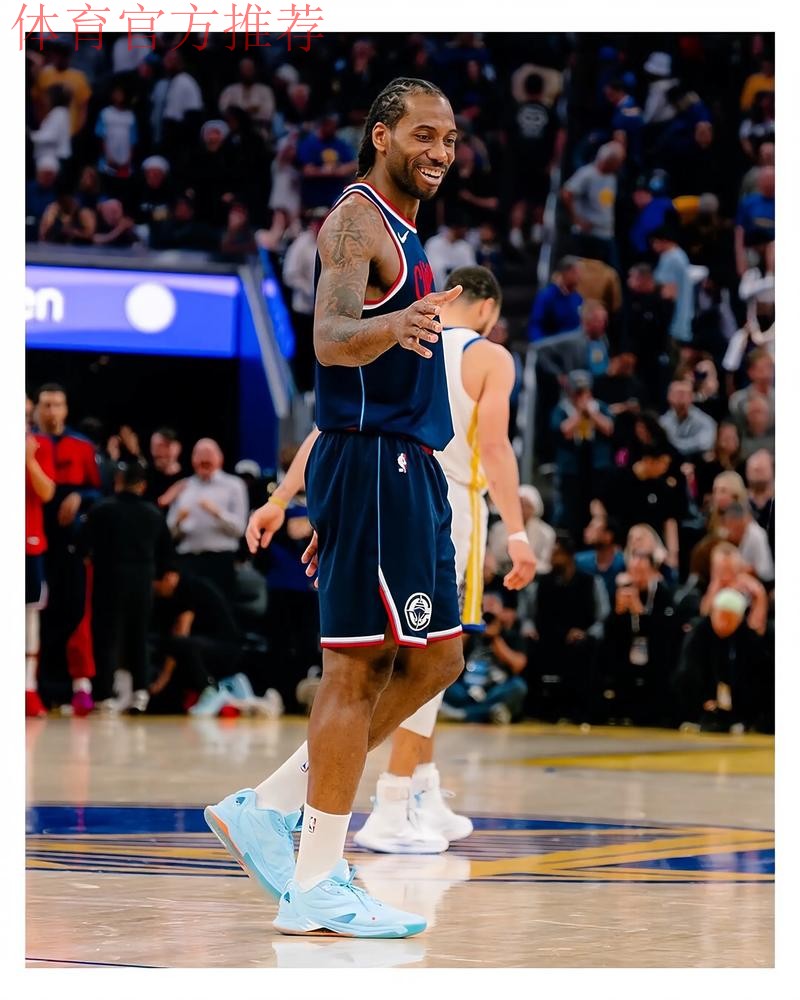 快船社媒晒球员步入今日比赛场馆的视频,伦纳德出镜 快船社媒晒球员步入今日比赛场馆的视频,伦纳德出镜